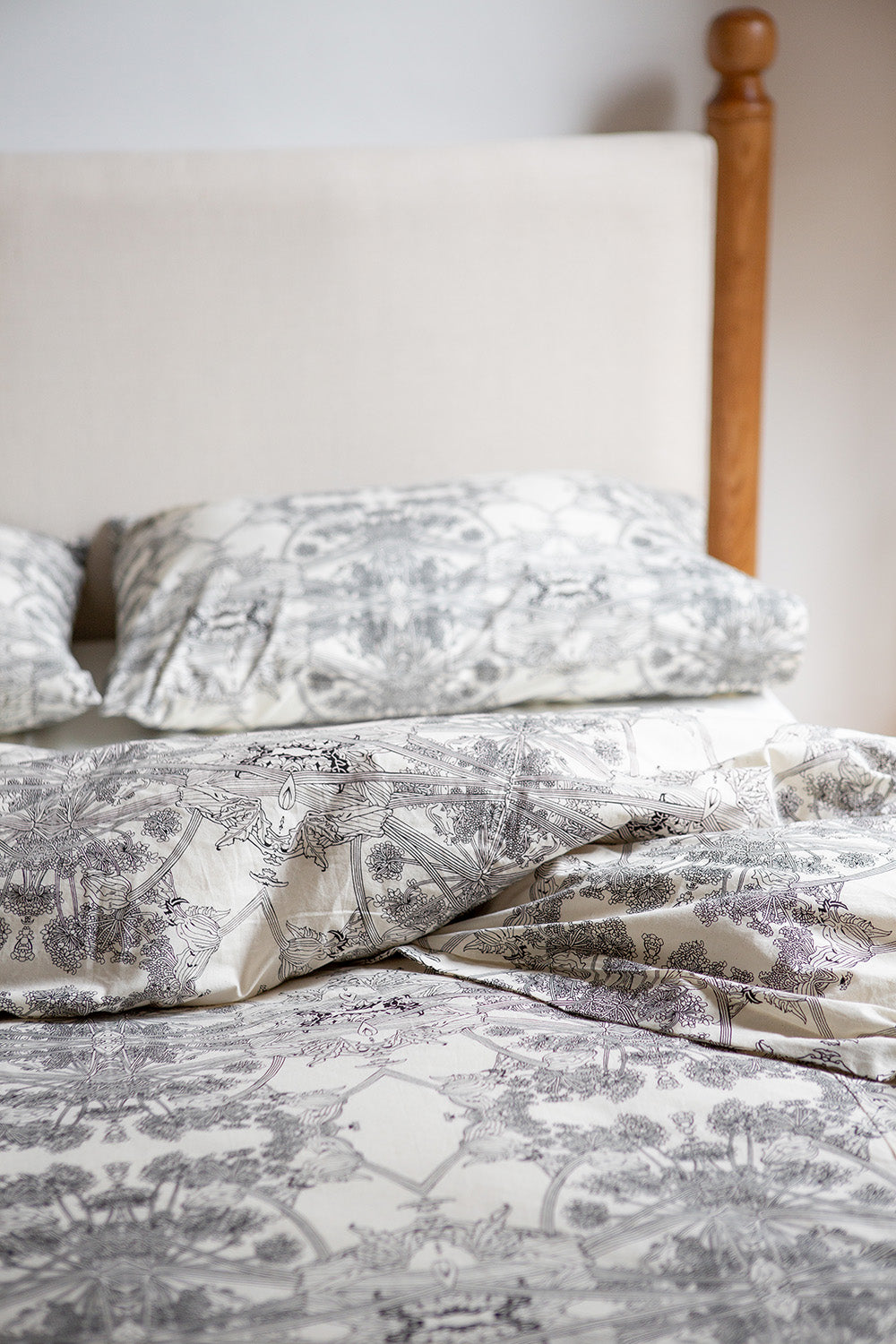 Cotton Duvet Cover in Natural And Black Botanicus