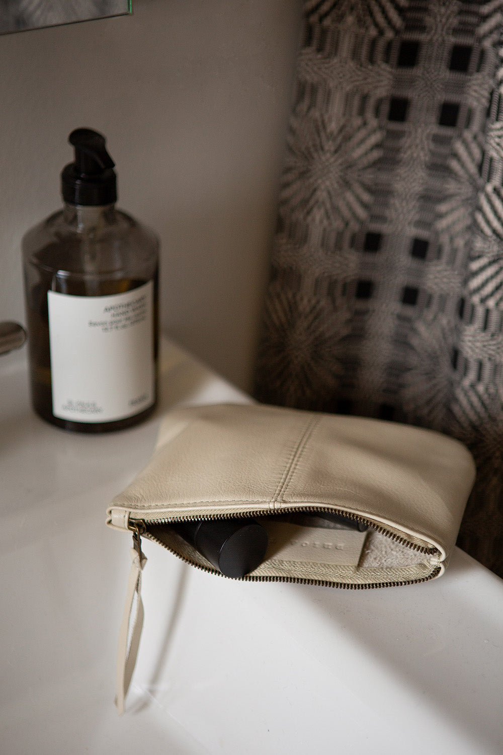 Elodie Leather Makeup Bag in Porcelain