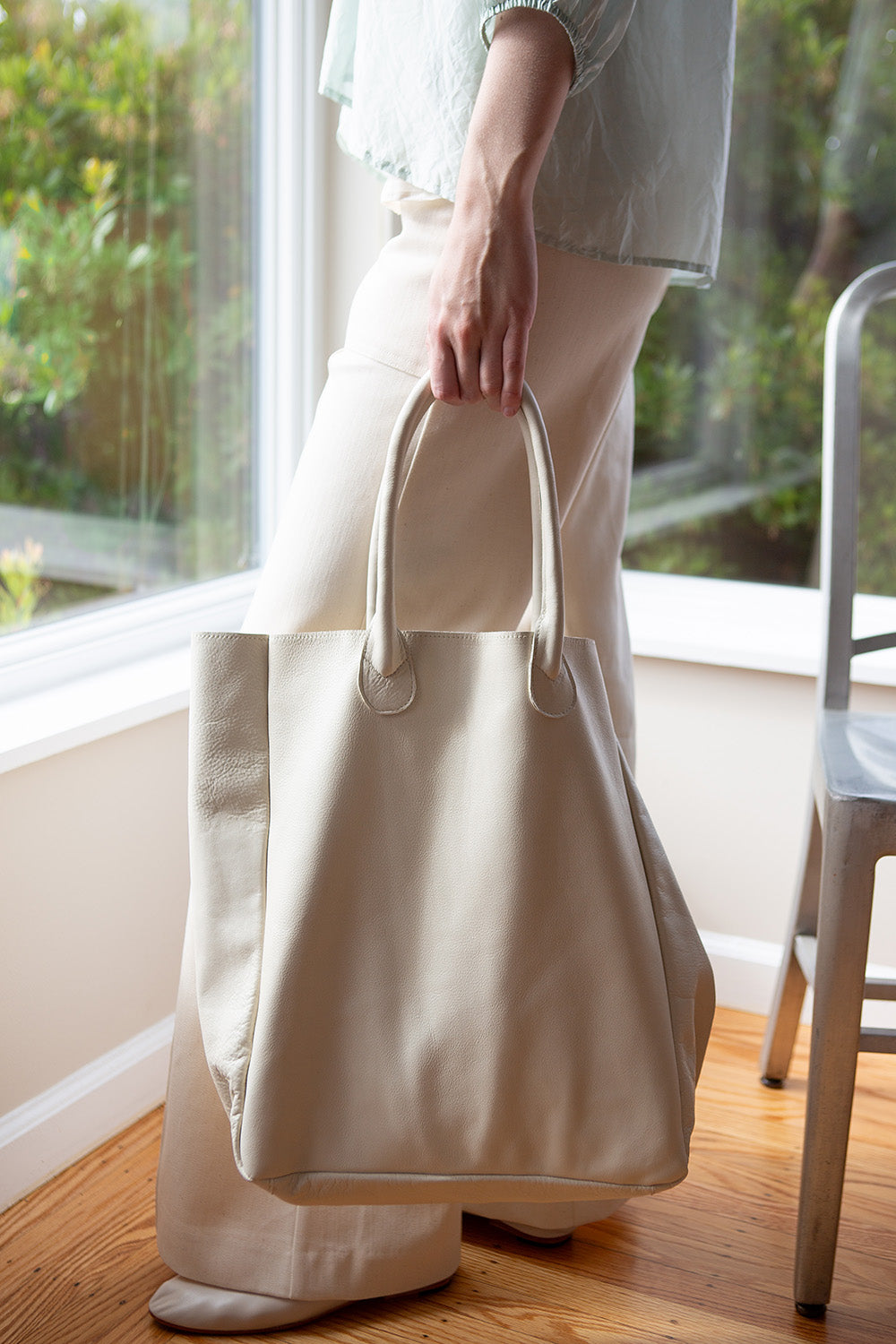 Eve Leather Tote in Porcelain