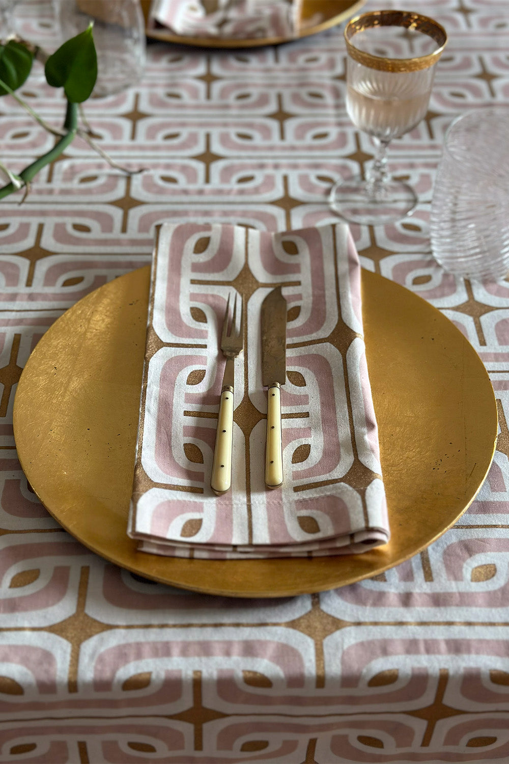 Cotton Napkin Set In Mauve and Gold Super 1965
