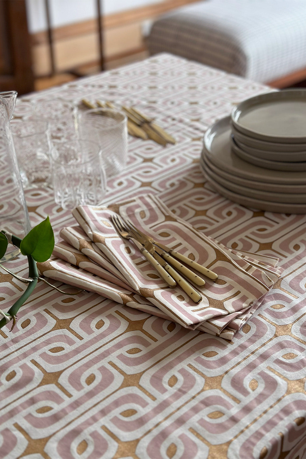 Cotton Napkin Set In Mauve and Gold Super 1965