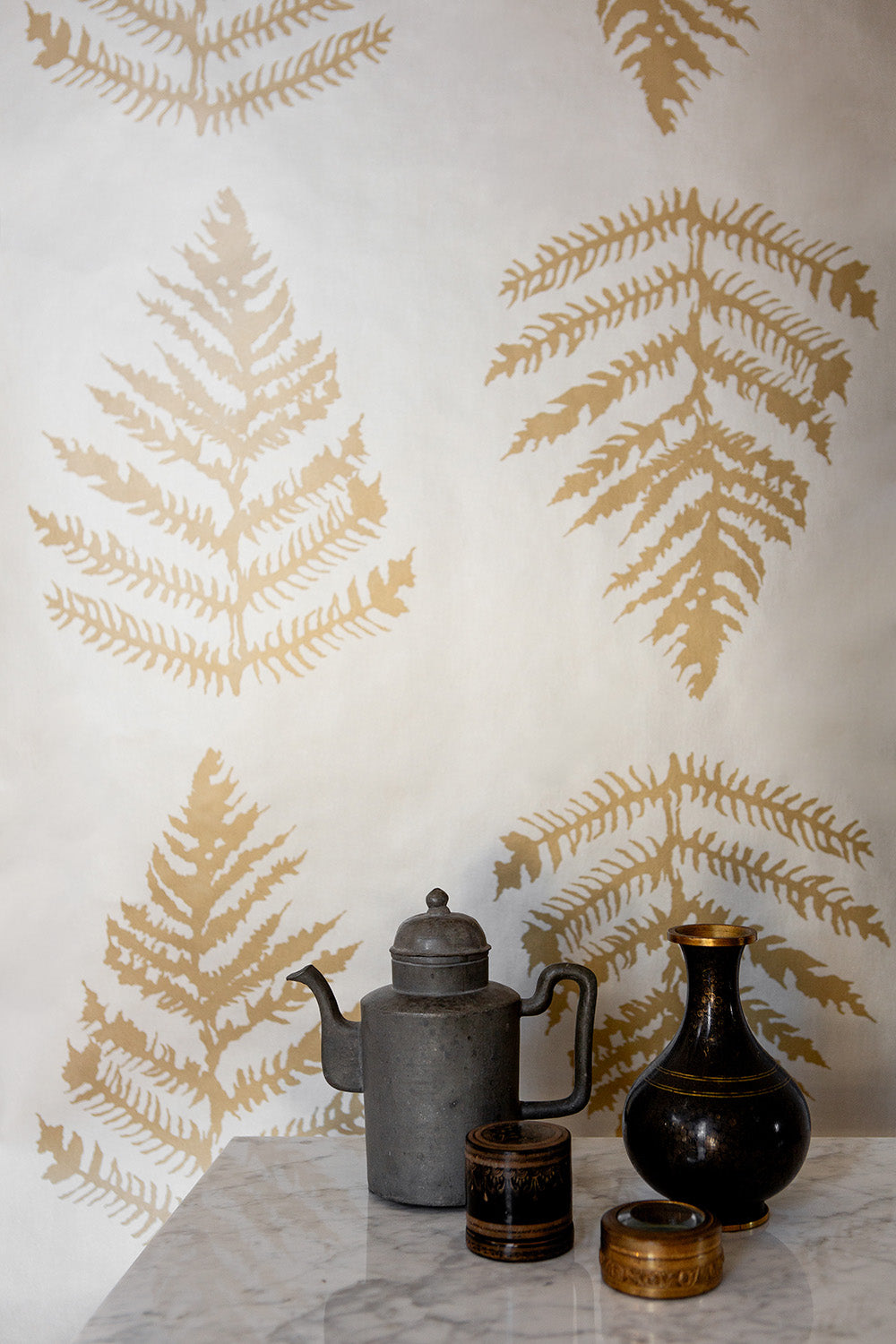 Fern Wallpaper in Platinum/Gold