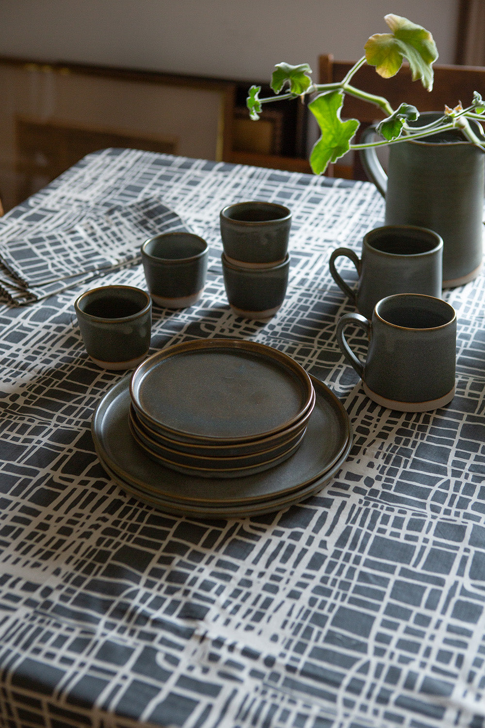 WRF Large Plate in Ash