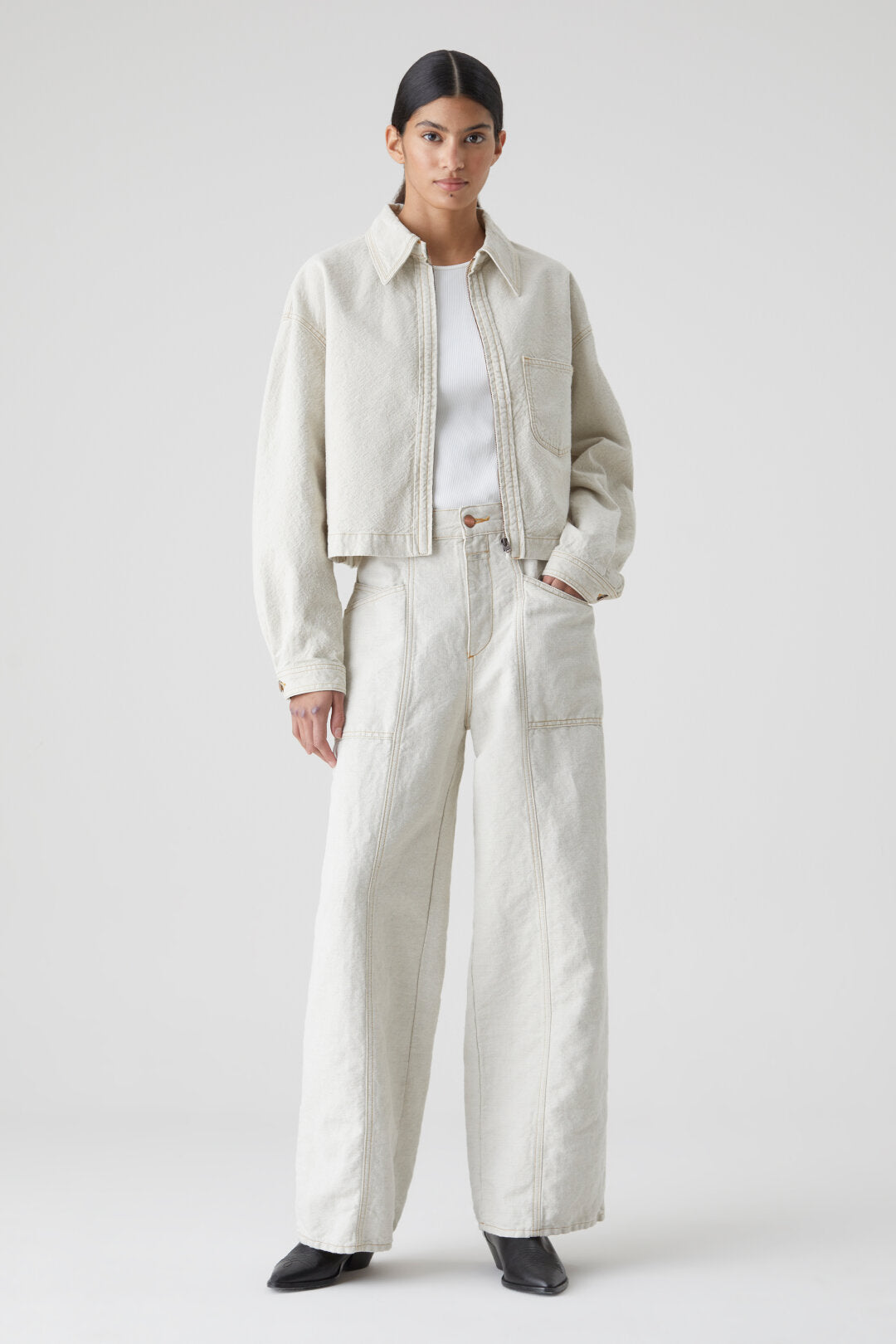 Closed Cropped Zip Jacket in Creme