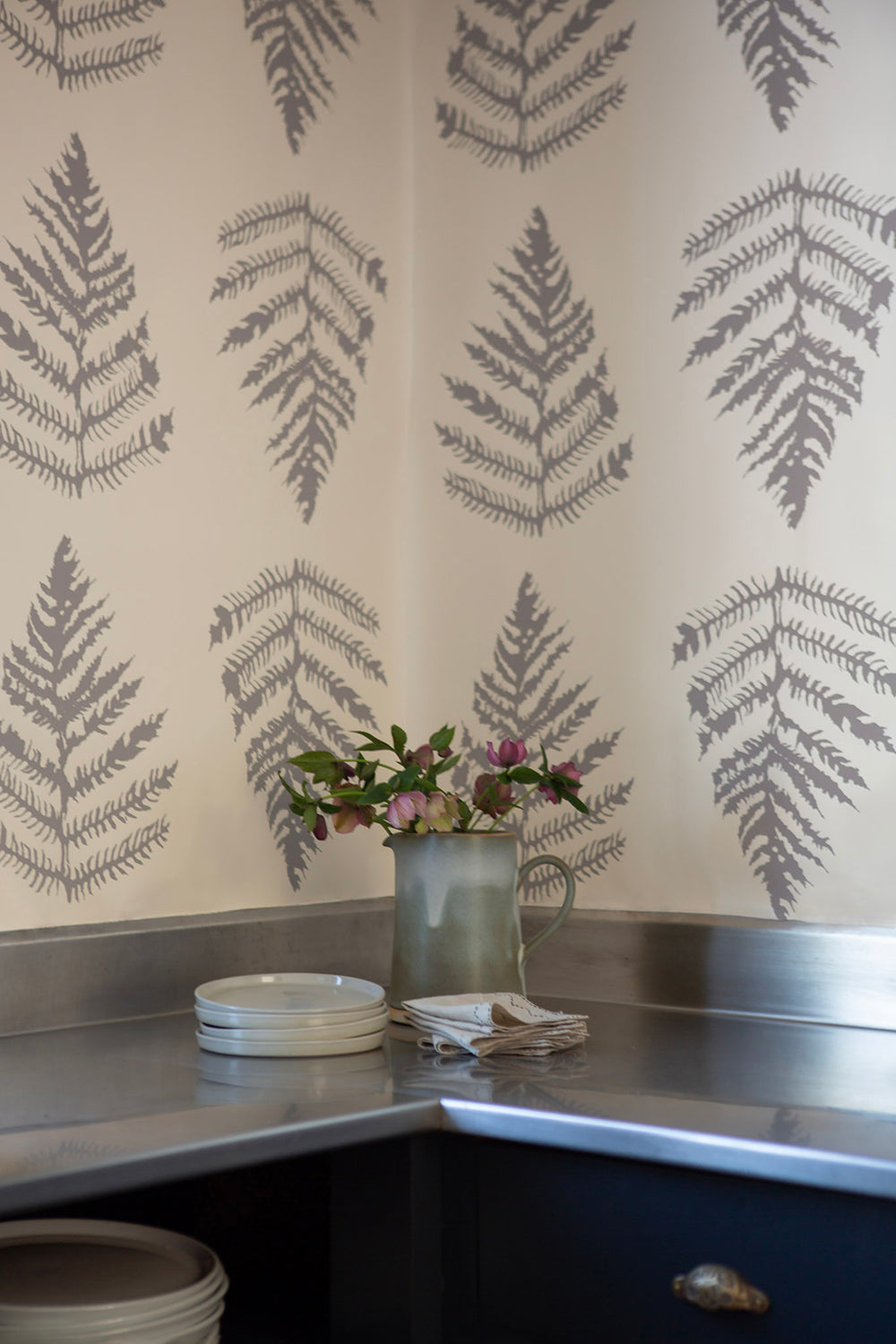Sample - Fern Vinyl Wallpaper in Bone/Dove