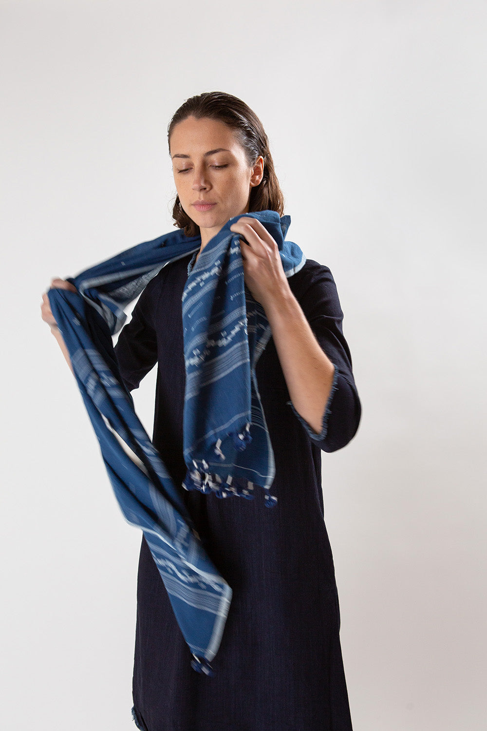 Jamdani Khadi Shawl In Indigo