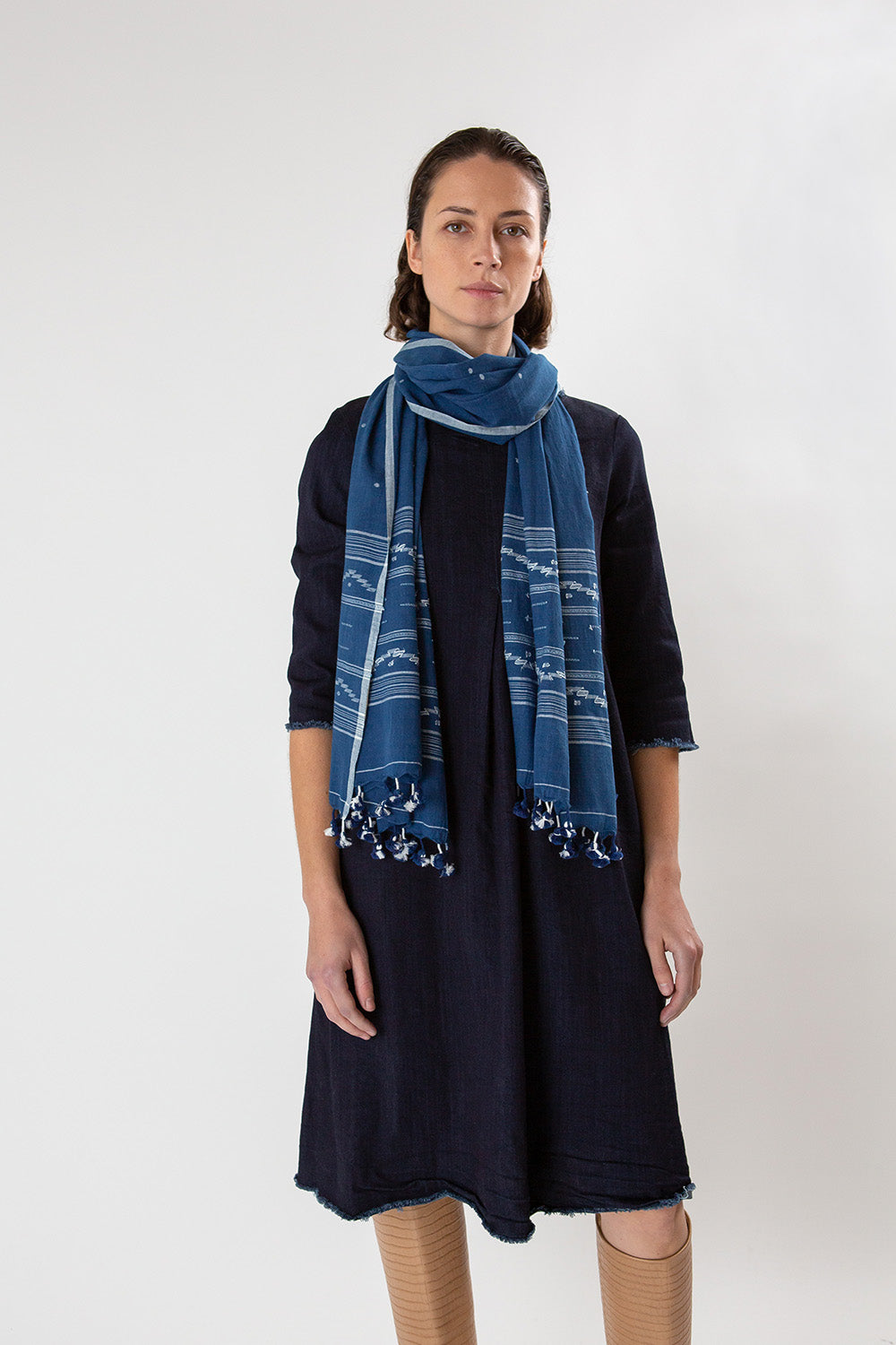 Jamdani Khadi Shawl In Indigo