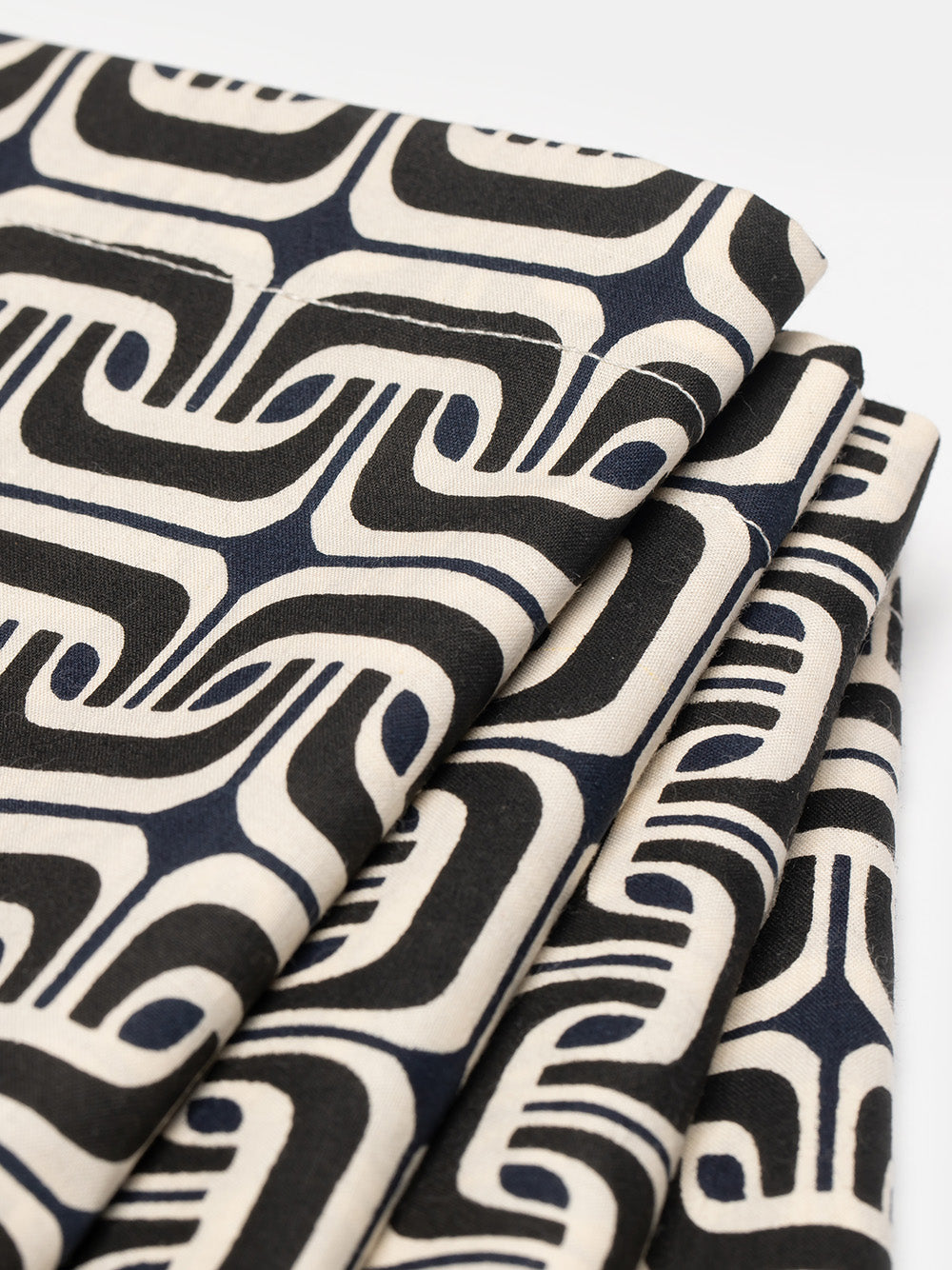 1965 Napkin Set in Natural/Black/Navy