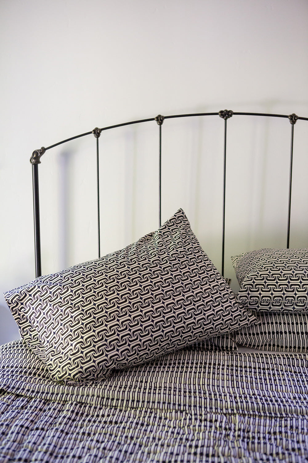 1965 Pillowcase Pair in Natural/Black/Navy