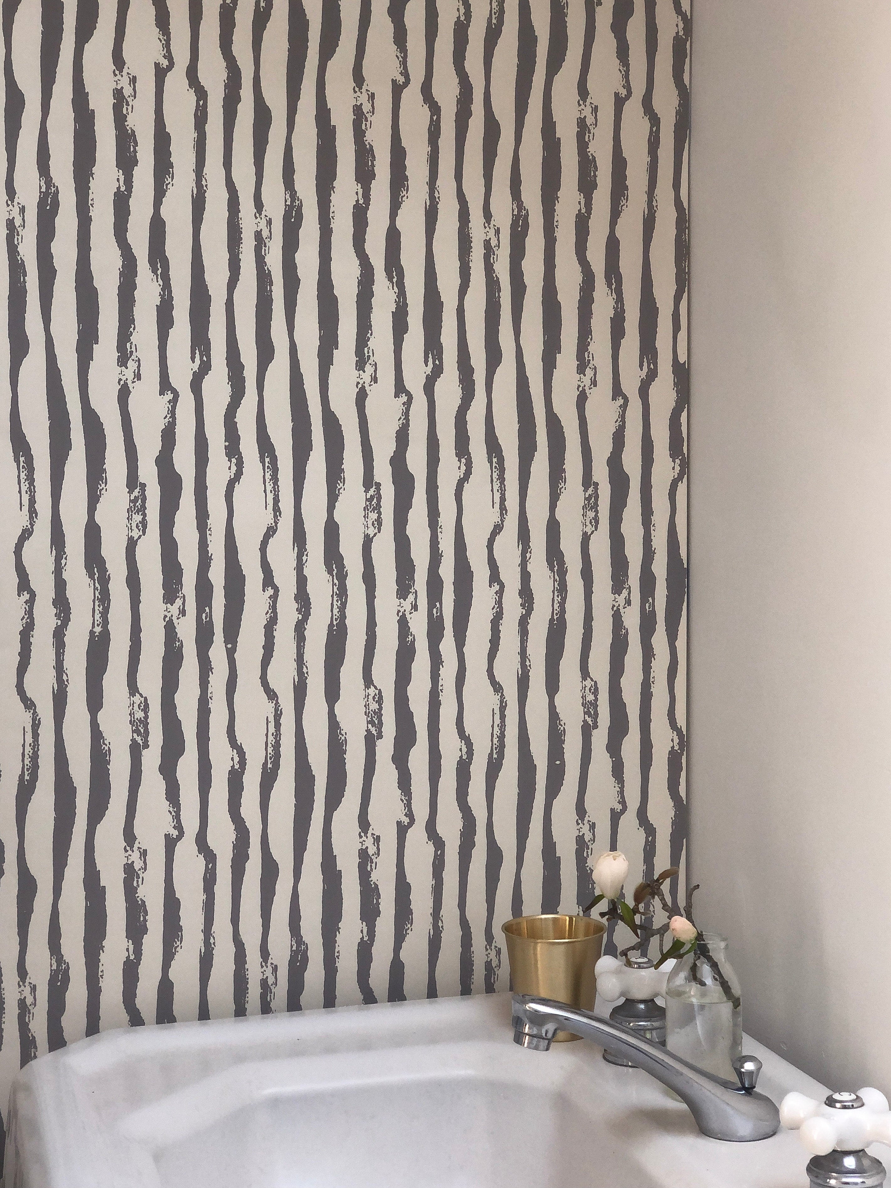 Alder Vinyl Wallpaper in Bone/Dove