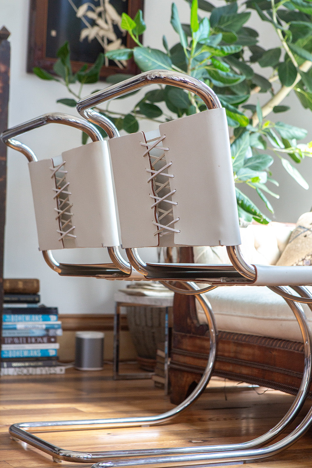 Mies van der Rohe MR10 Cantilever Chair in White Leather