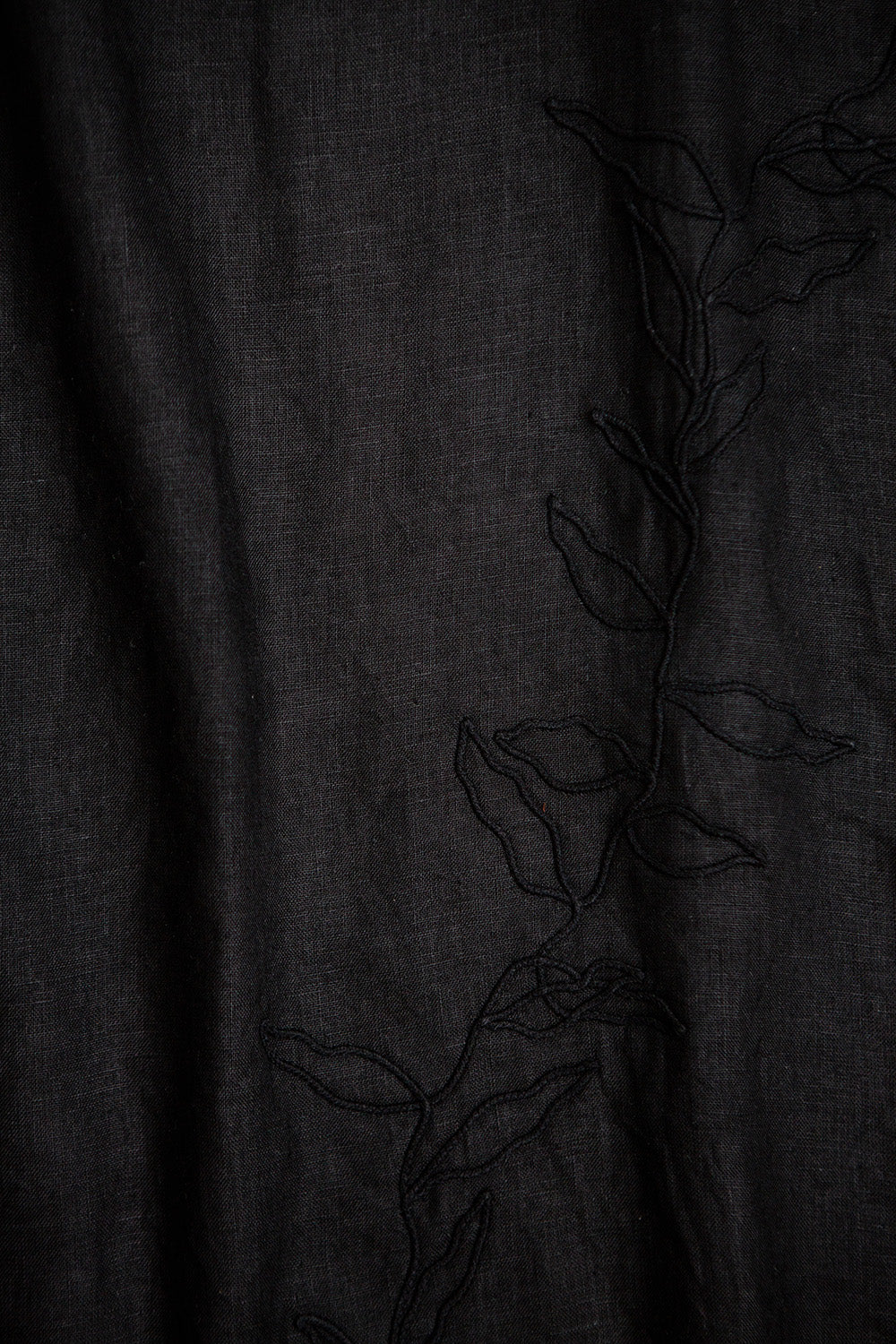 Suki Embroidered Linen Dress In Black Vine