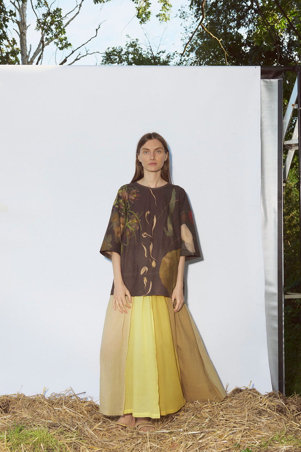 Anntian Flowers Tee in Black