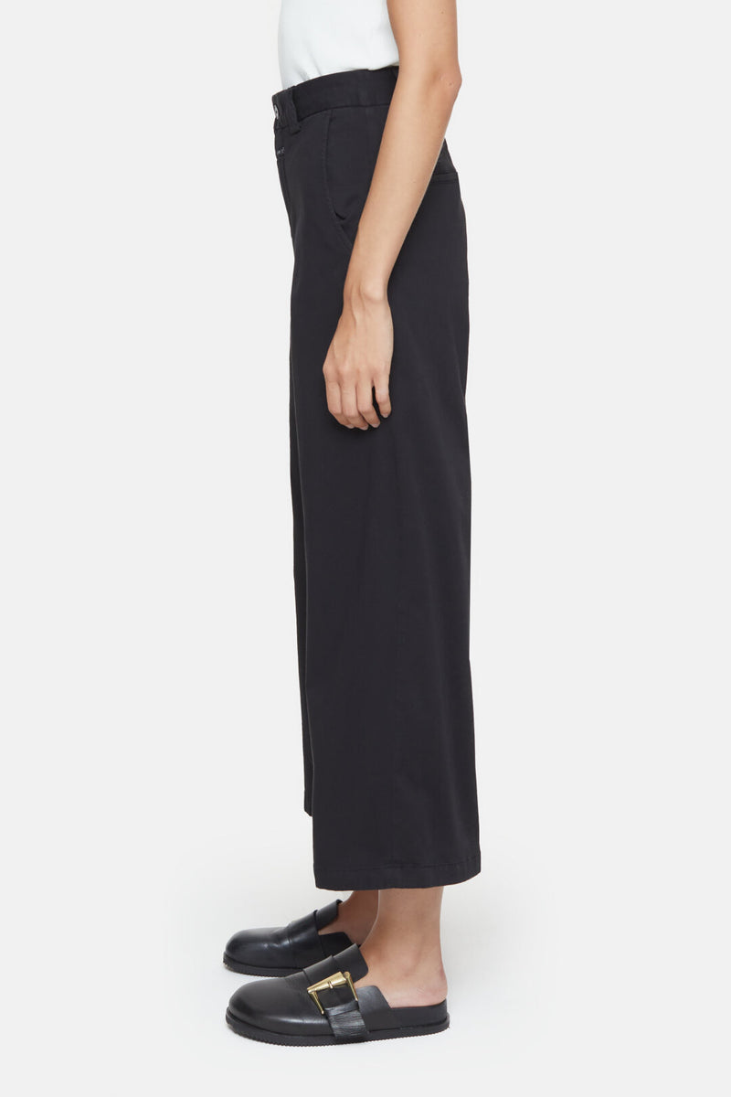 Closed Barton Pants In Black