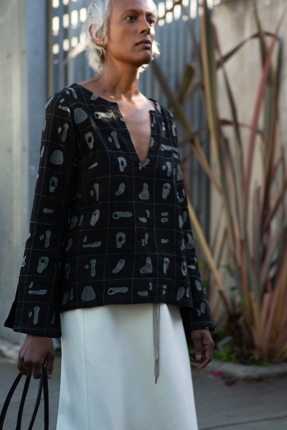 Diego Linen Top in Black Solid Embroidery