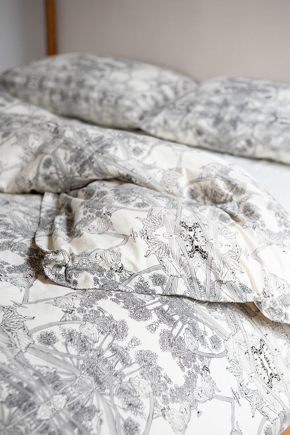 Cotton Duvet Cover in Natural And Black Botanicus