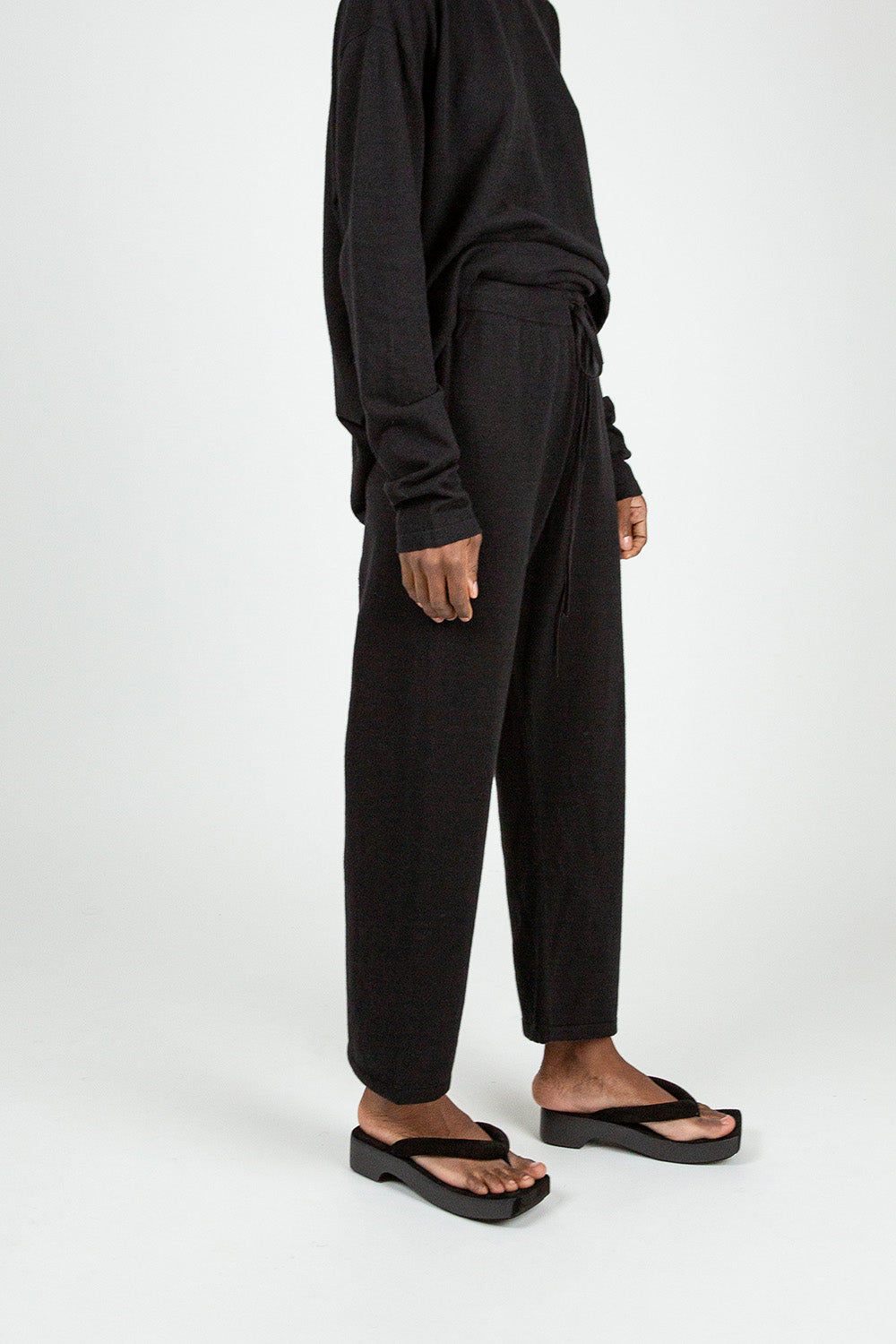 Lauren Manoogian Capri Pants in Black