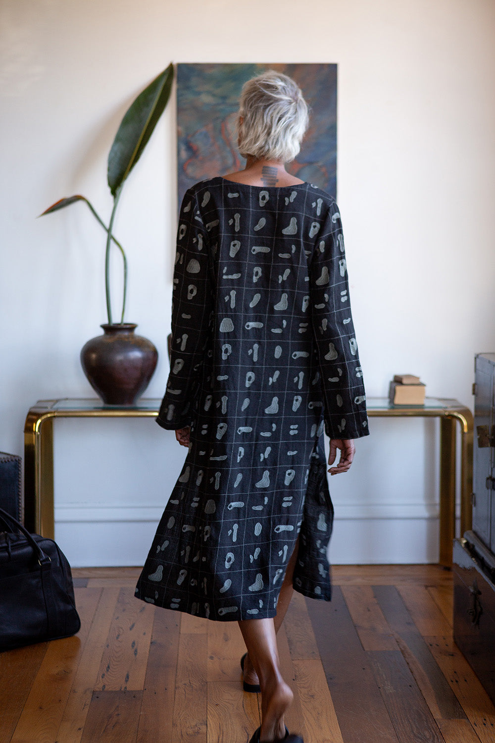 Nava Linen Caftan in Black Solid Embroidery