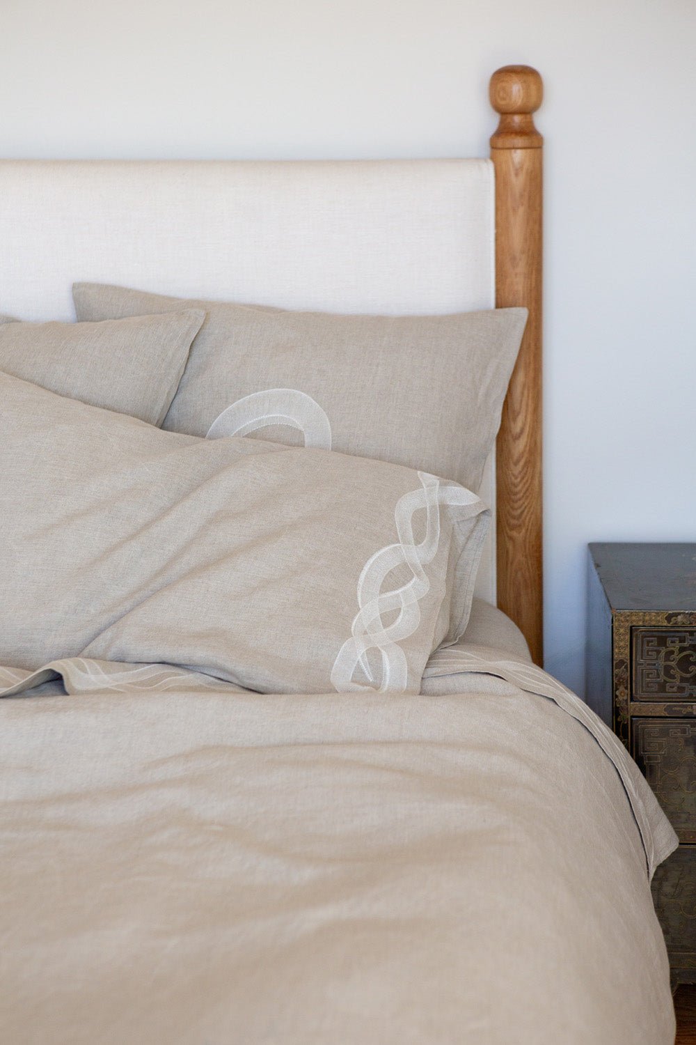 Serpens Embroidered Pillowcases in Natural Linen