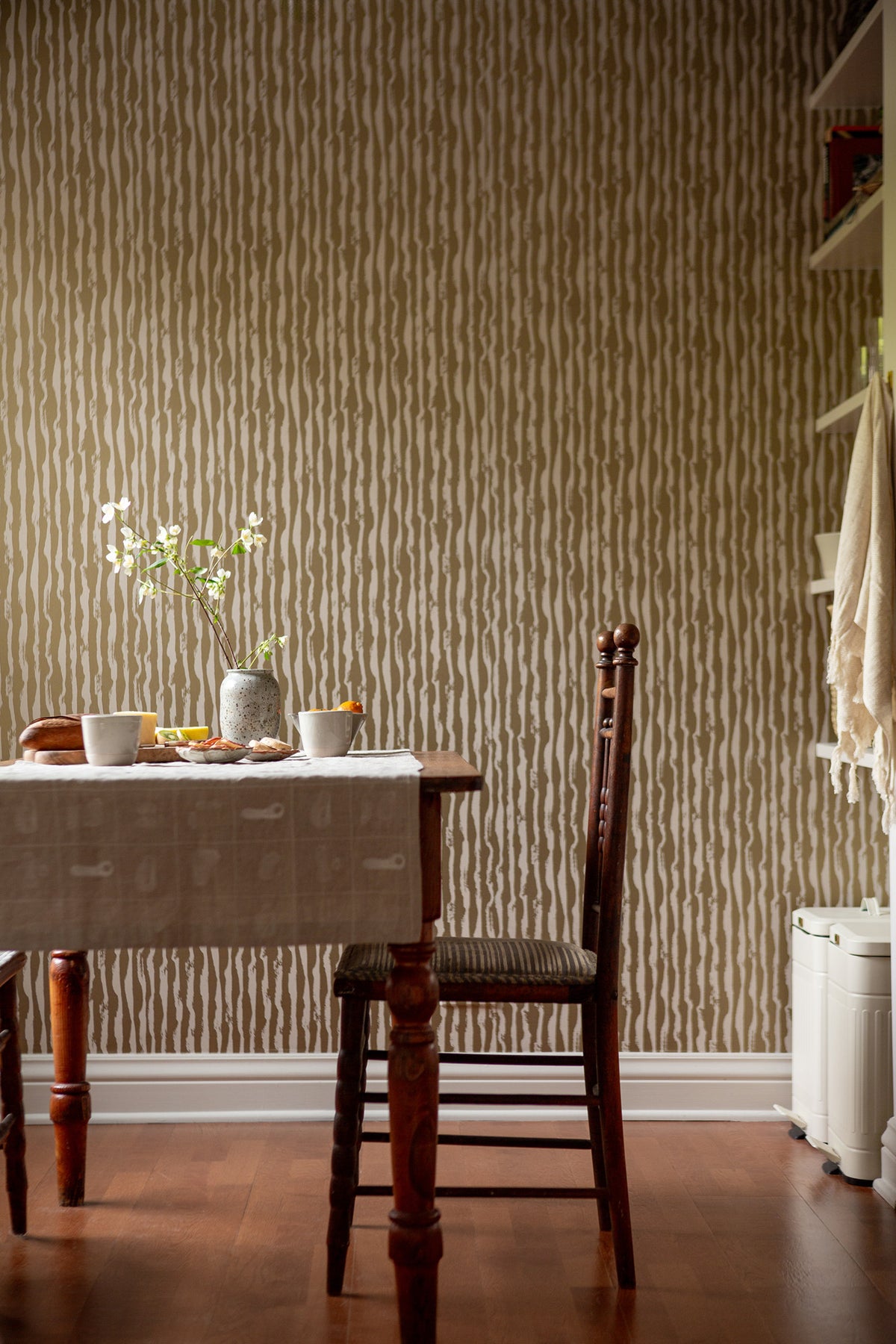 Alder Wallpaper in Gold Leaf/Birch