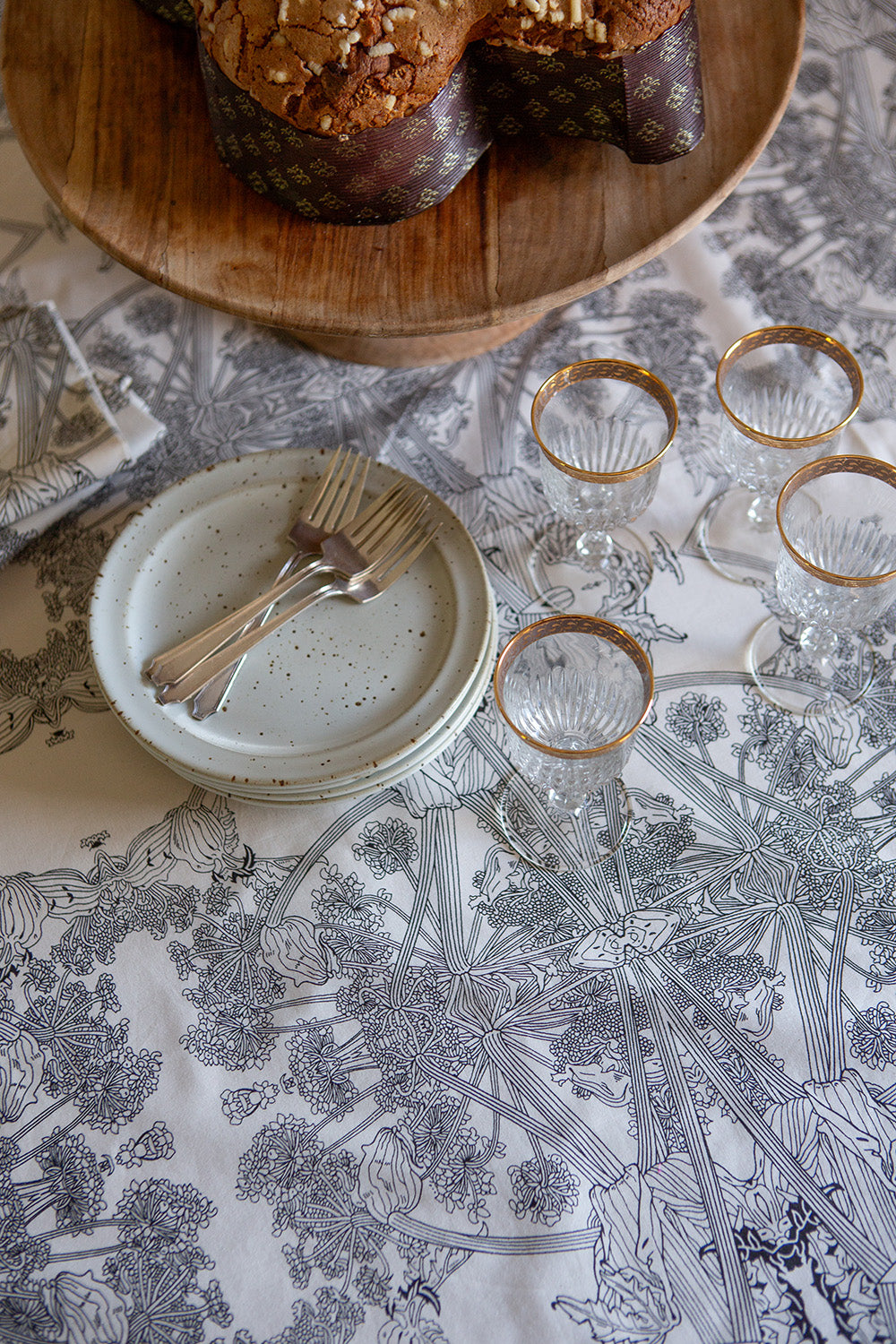 Cotton Tablecloth in Natural And Black Botanicus
