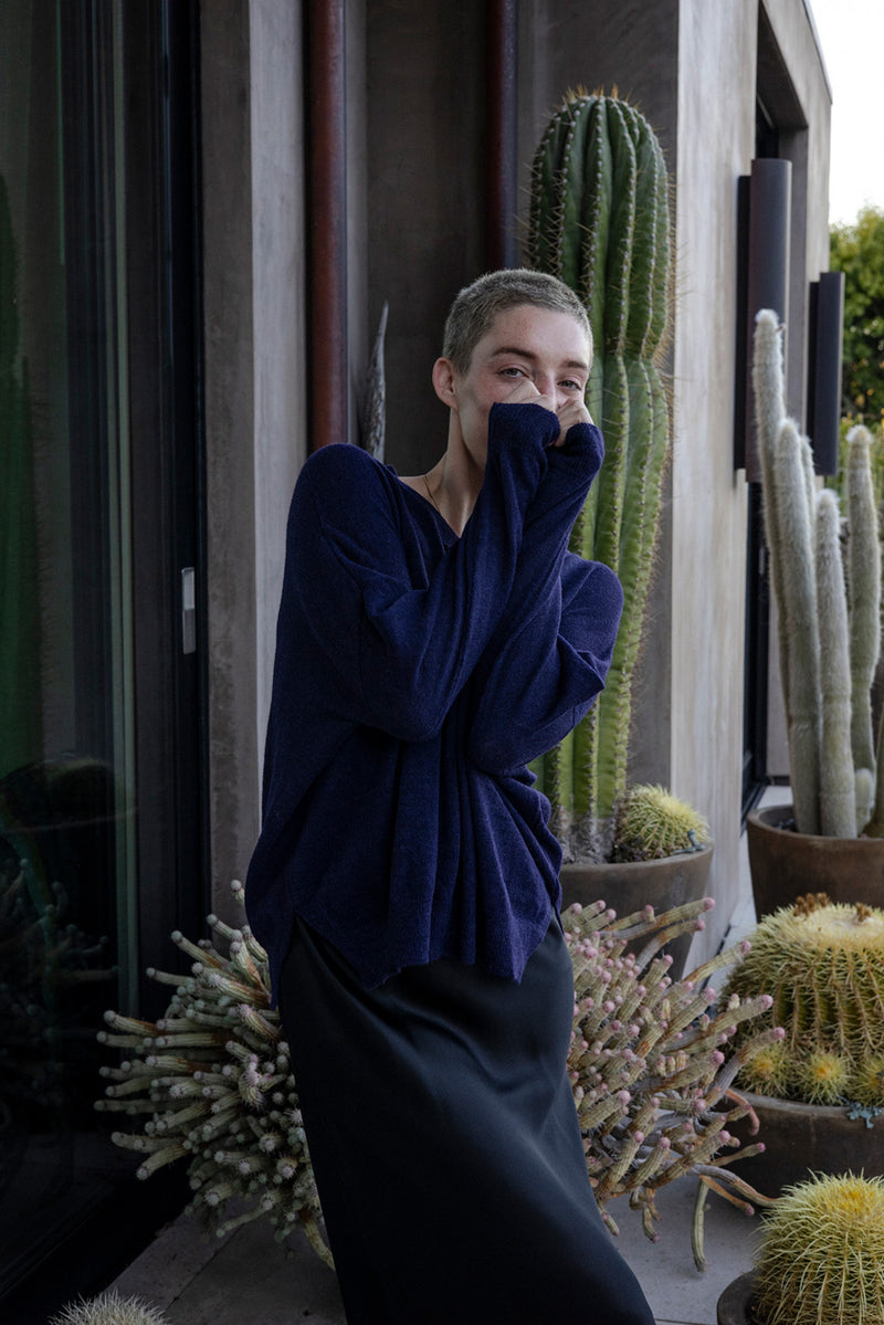 Alpaca V Neck Pullover in Midnight