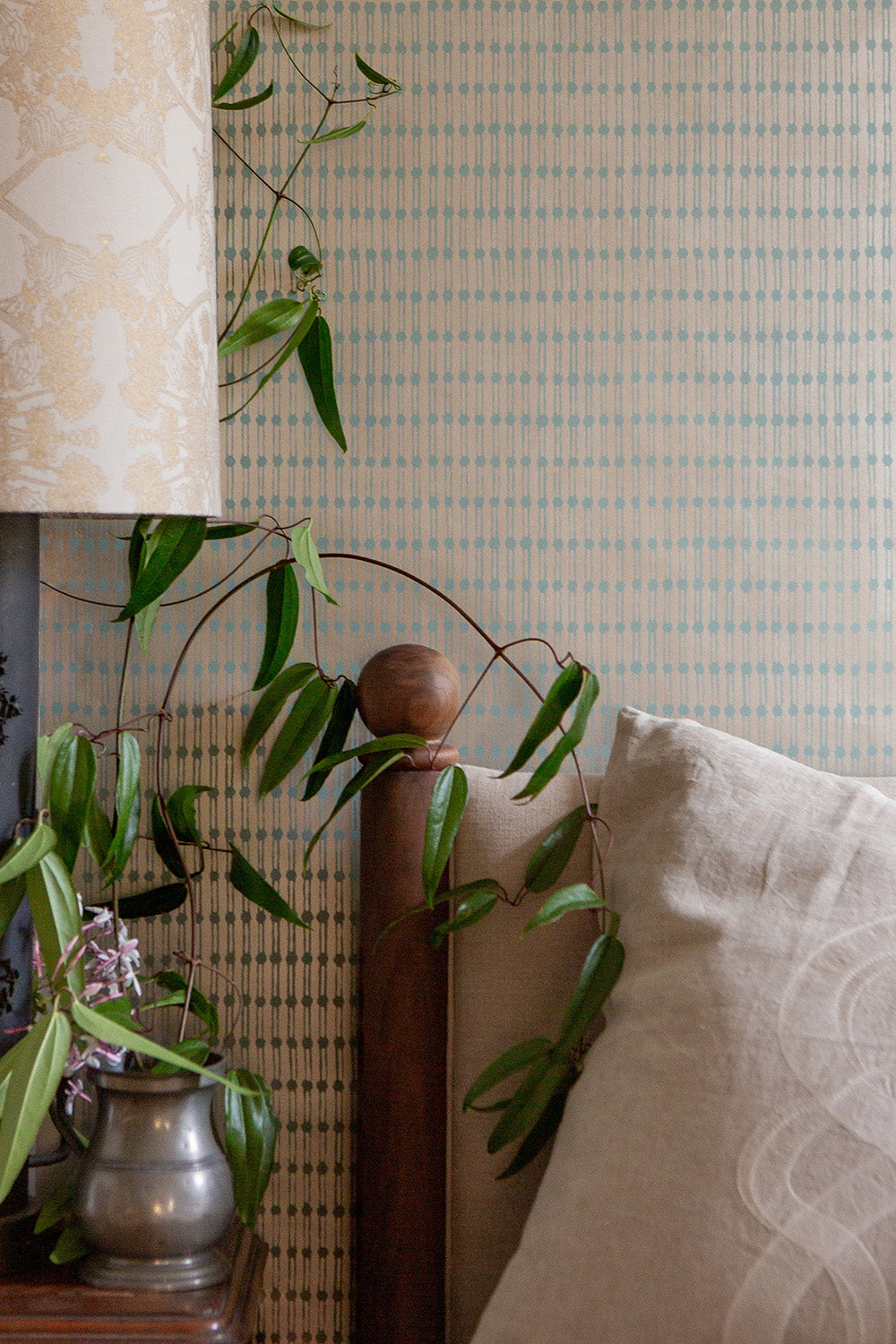 Jacobsen Wallpaper in Platinum/Mist