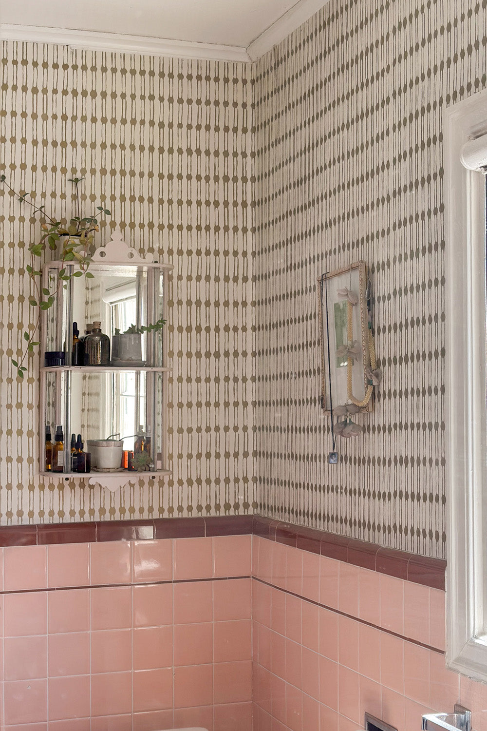 Grand Jacobsen Vinyl Wallpaper in Bone/Gold