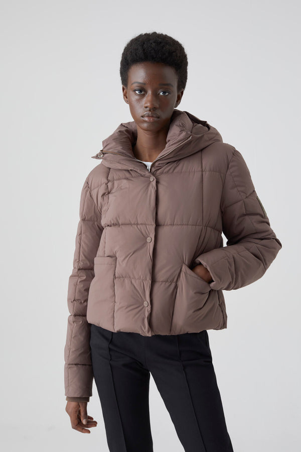 Closed Quilted Cropped Jacket in Tea Rose