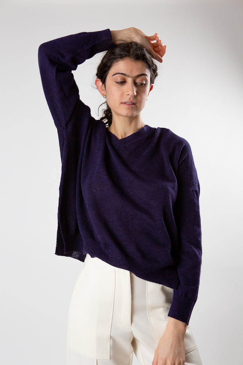 Alpaca V Neck Pullover in Midnight
