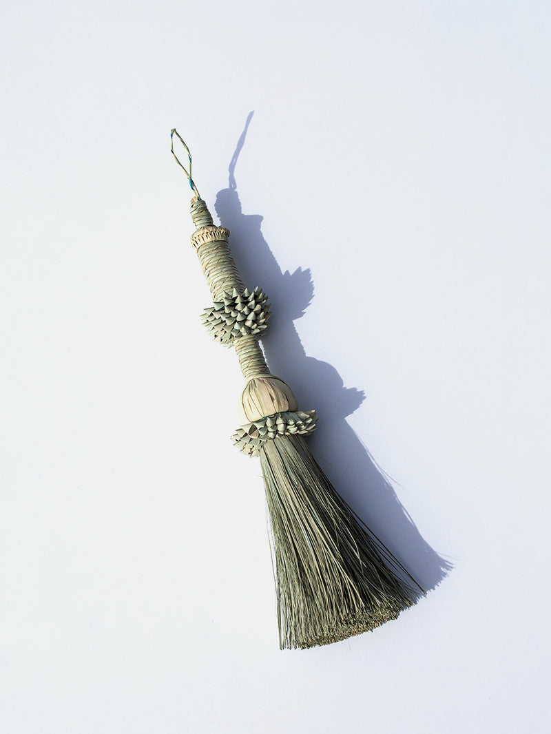 Large Date Leaf Brush
