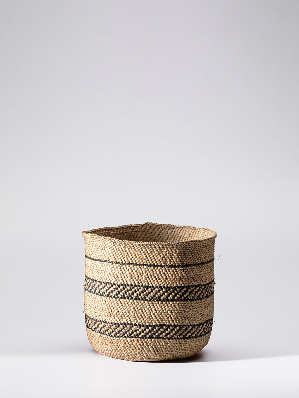 Small Iringa Basket in Natural/Black