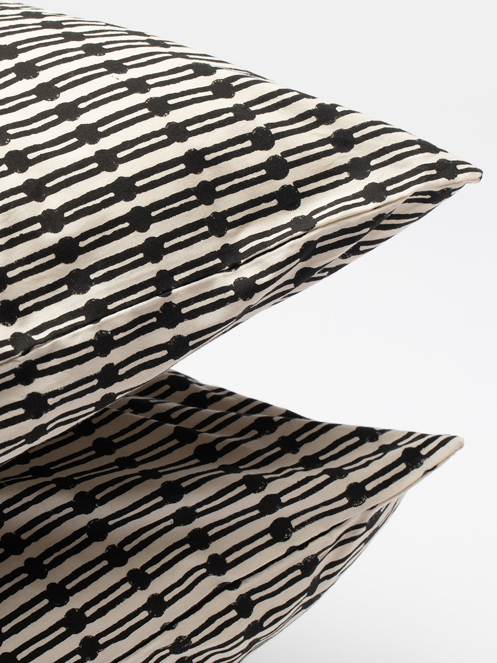 Cotton Pillowcase Pair In Natural And Black Jacobsen