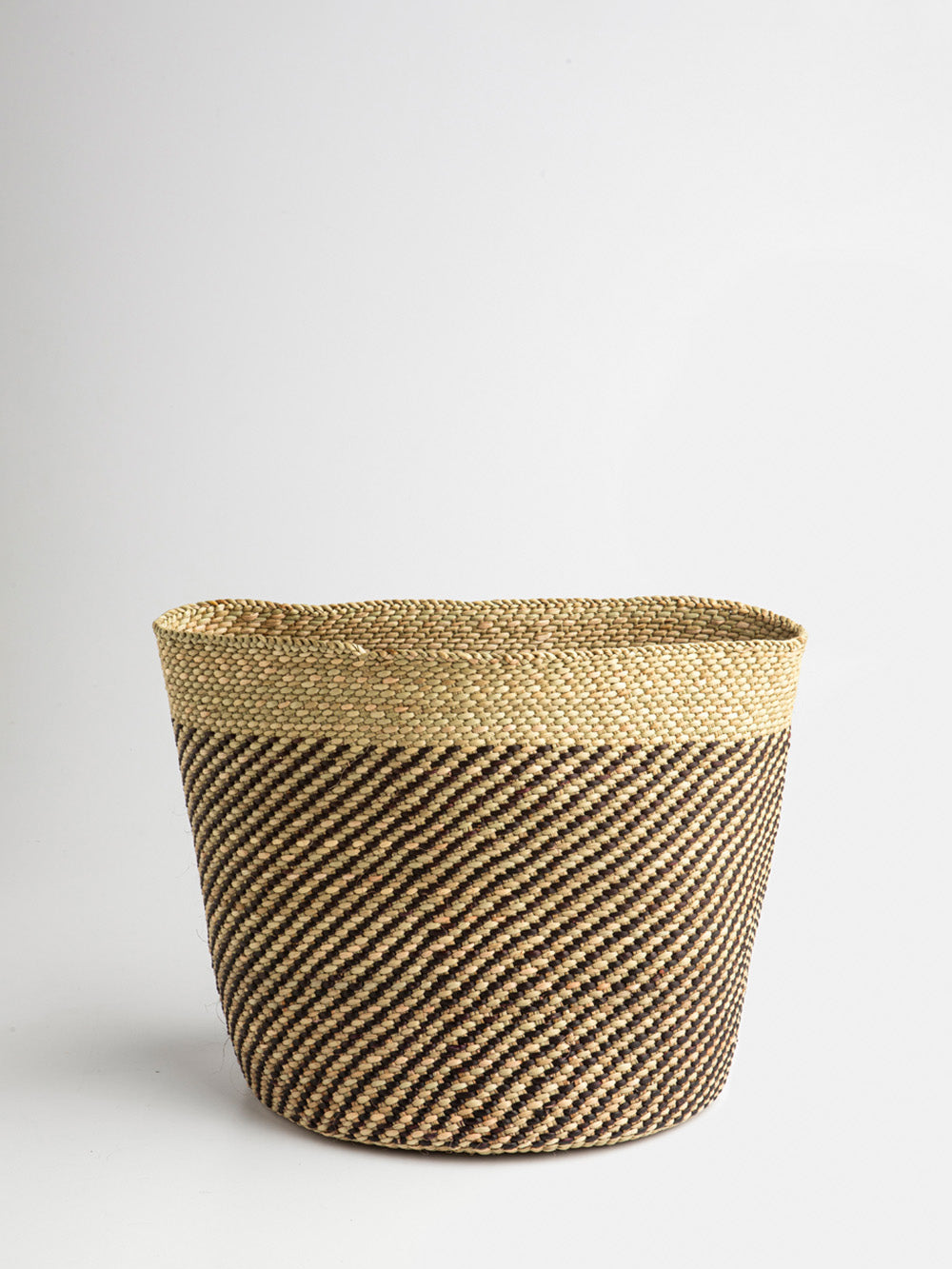 Large Iringa Basket in Natural/Black Weave