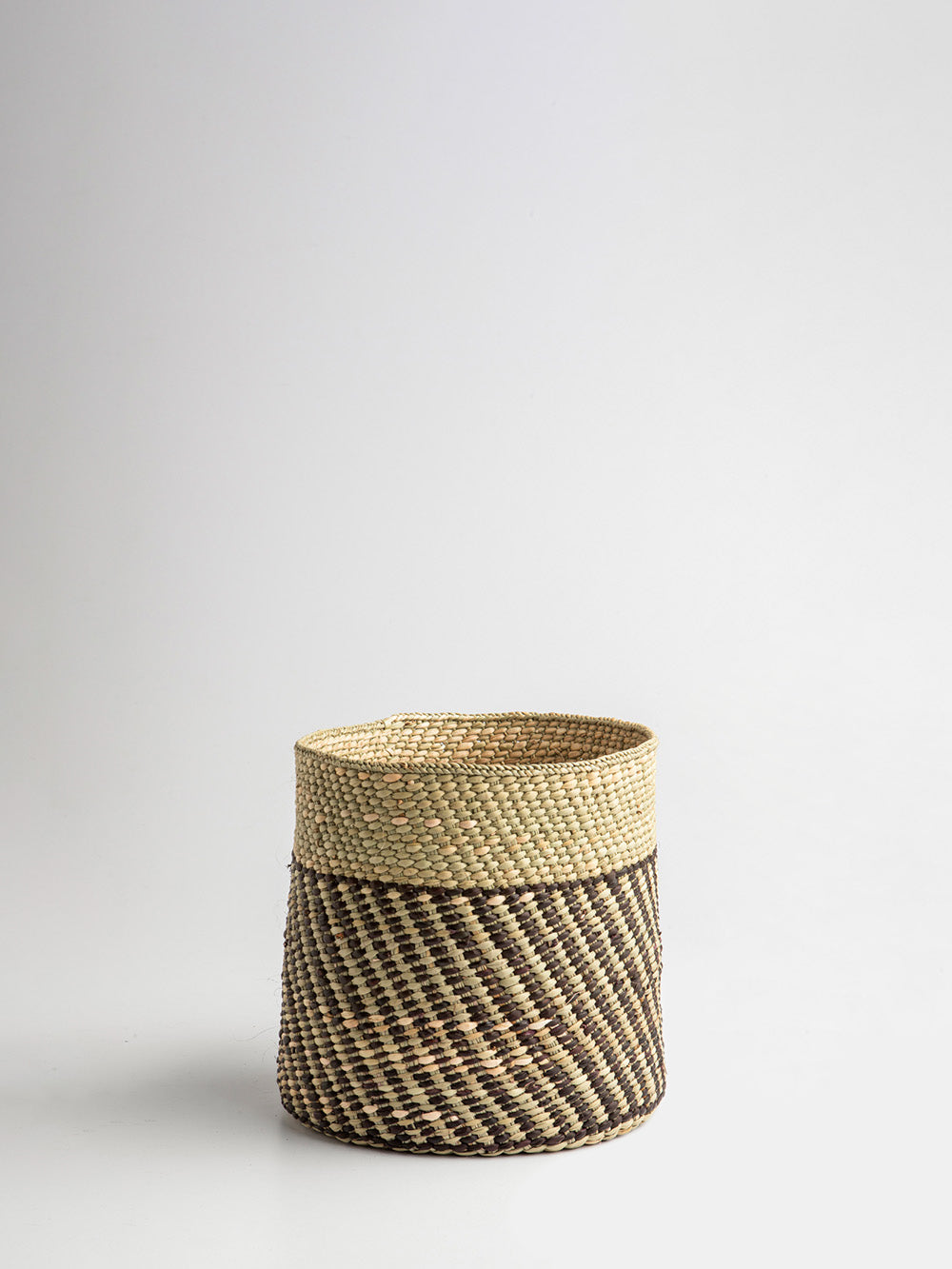 Small Iringa Basket in Natural/Black Weave
