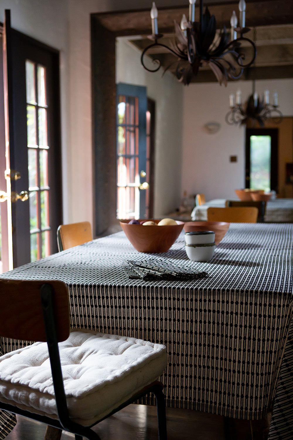 Cotton Tablecloth In Natural And Black Jacobsen