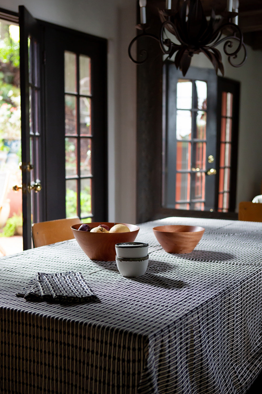 Cotton Tablecloth In Natural And Black Jacobsen