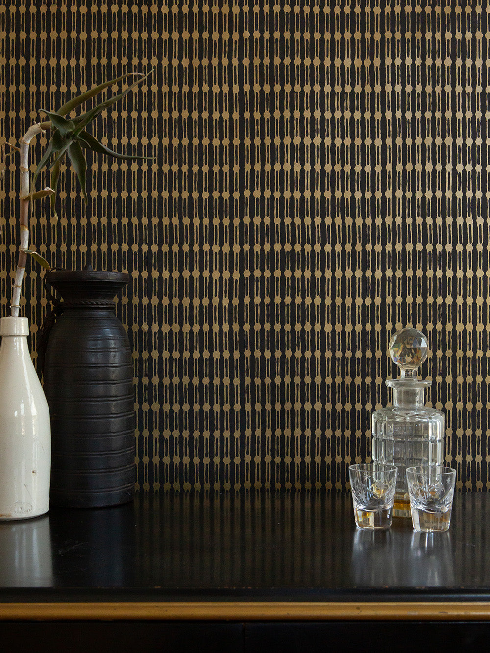 Sample - Jacobsen Wallpaper in Ebony/Gold